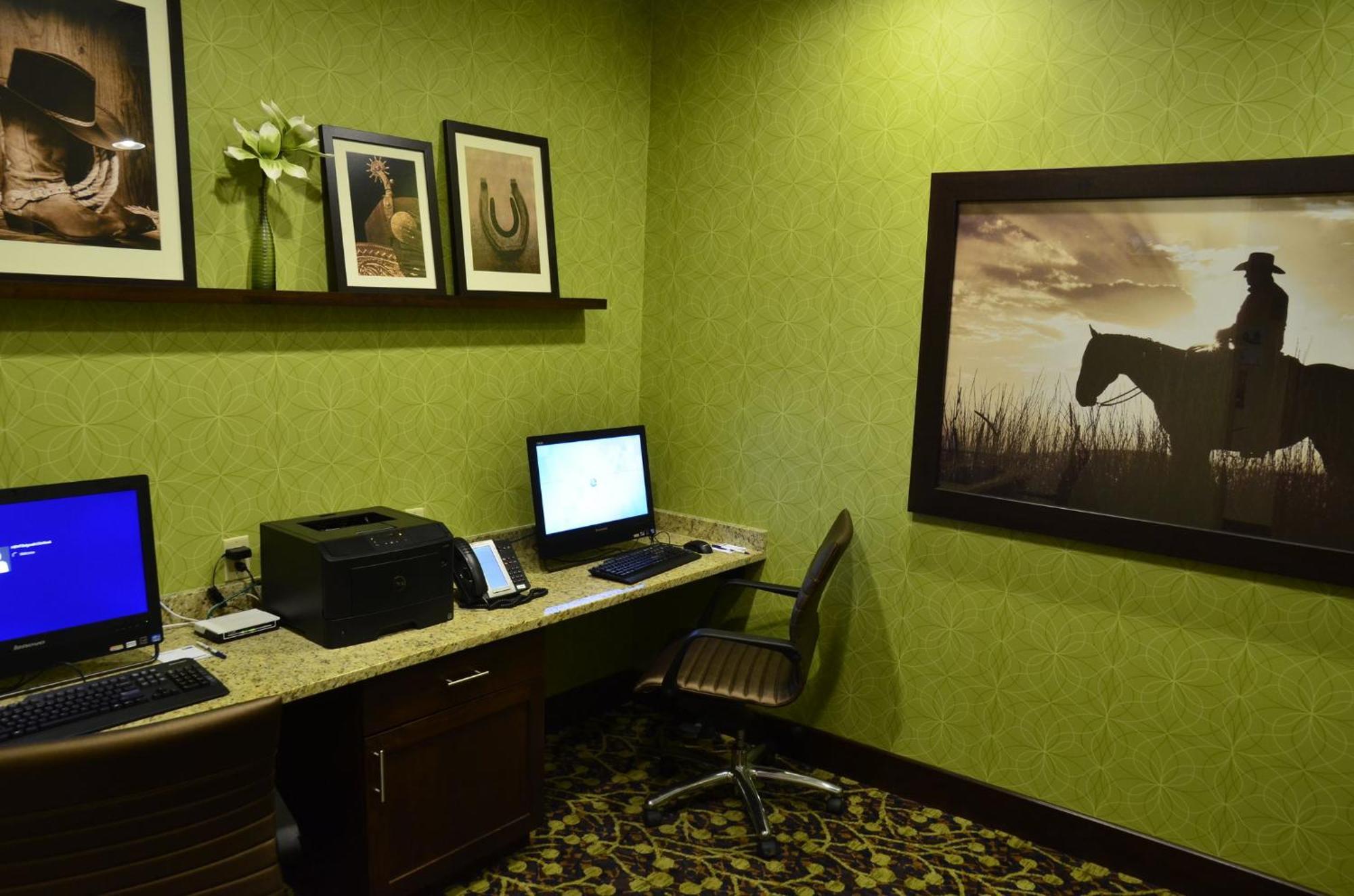 Holiday Inn Express Belgrade-Bozeman Area By Ihg Bagian luar foto